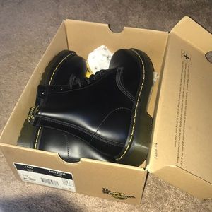 black dr martens
